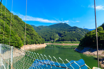 大洞川吊り橋から望む秩父湖の景色