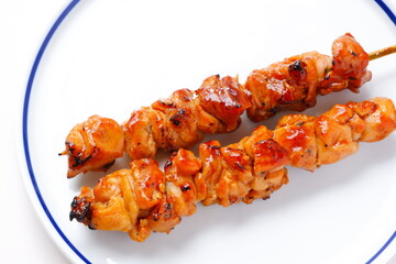 炭火で焼いた焼き鳥（鶏のモモ肉）
