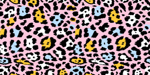 Leopard print vector seamless pattern. Realistic animal background, wild cat texture, spots on background. Hand drawing seamless pattern. Background for poster graphic design, banner, wrapping paper.
