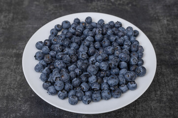 Naturalne słodycze prosto z natury, słodkie borówki amerykańskie, zdrowe odżywianie  © Paweł Kacperek