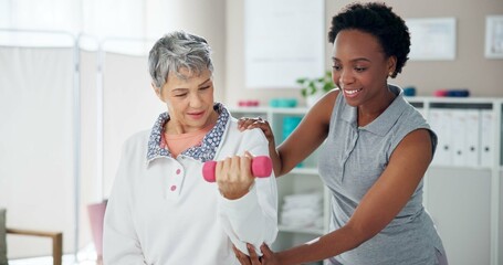 Obraz premium Physiotherapy, weights and woman with senior patient for wellness, strength and mobility. Healthcare, clinic and chiropractor with person for physical therapy, rehabilitation and medical support