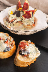 Appetizer - gorgonzola with mascarpone, figs, honey and herbs