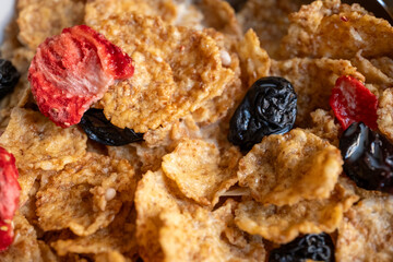 muesli with strawberries	