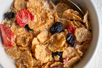 muesli with strawberries	