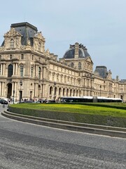 Naklejka premium Vista externa museo del Louvre, París Francia