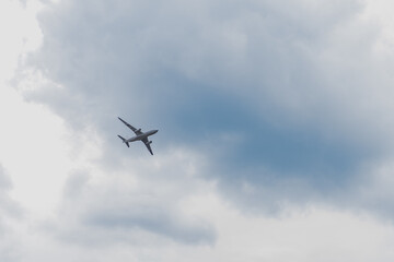 Airplane in the sky: An airplane in flight is captured against a slightly cloudy sky. The shot highlights the power of the aircraft and the vastness of the sky.