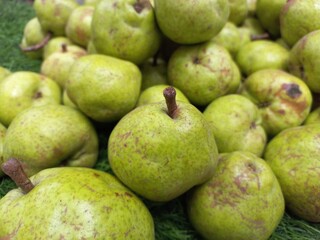 The pear is a sweet-tasting pip fruit of which there are two thousand varieties india,Sweet gree fresh Pear pic