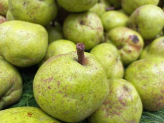 The pear is a sweet-tasting pip fruit of which there are two thousand varieties india,Sweet gree fresh Pear pic
