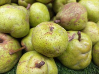 The pear is a sweet-tasting pip fruit of which there are two thousand varieties india,Sweet gree fresh Pear pic