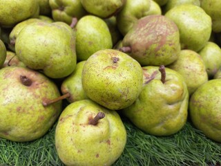 The pear is a sweet-tasting pip fruit of which there are two thousand varieties india,Sweet gree fresh Pear pic
