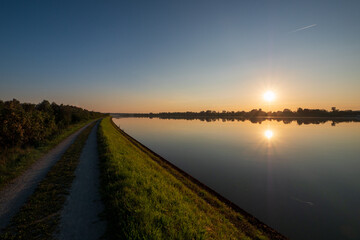Abendstimmung am Inn bei Ranshofen, Bezirk Braunau, Öberösterreich, Österreich