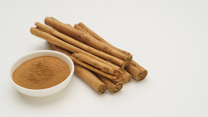 シナモン｜シナモンスティックとシナモンパウダー
