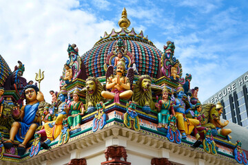 Naklejka premium Building view of the Sri Mariamman Temple in Chinatown, Singapore, Built in 1827, it's the oldest Hindu temple in Singapore.