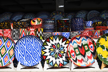 Ceramic plates with the traditional pattern of Uzbekistan