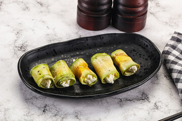 Zucchini roll with cream cheese