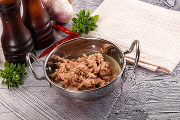 Canned tuna preserve for salad