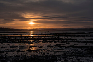 Obraz premium Cramond causeway in the evening hours