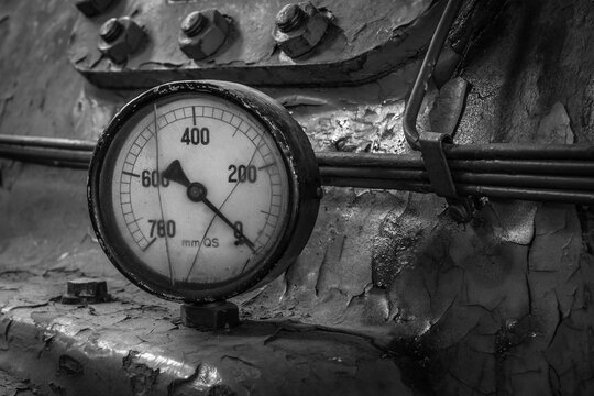 pipelines and measuring device on a historic machine