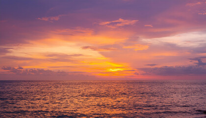 Obraz premium Seascape with beautiful sunset or sunrise. Sea water.