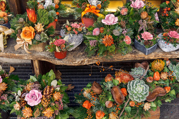 Fototapeta premium Colorful flower arrangements, handmade floral decorations, vibrant table centerpieces for festive occasions, floral creativity concept