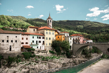 Obraz premium Beautiful ancient mediterranean town with stone arch bridge and emerald river. Kanal town in Slovenia