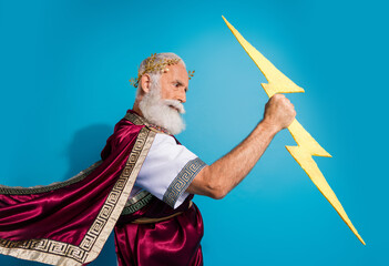 Photo of powerful mature man hold catch throw thunder lightning wear ancient roman emperor tunic...