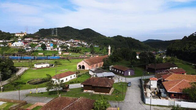 Vista a&eacute;rea da bel&iacute;ssima Vila hist&oacute;rica de Paranapiacaba - S&atilde;o Paulo - Brasil.. Aerial view of the beautiful historic village of Paranapiacaba - S&atilde;o Paulo - Brazil.