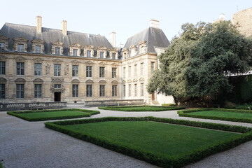 Secret garden near Place des Vosges in Paris