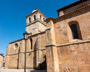 Obraz premium Partial view of the 14th century collegiate church of San Miguel in Aguilar de Campoo. Palencia, Castile and Leon, Spain.
