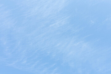 Obraz premium Clouds floating through the blue, creating harmony and peace