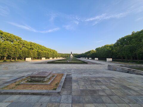 Gel&auml;nde des sowjetischen Ehrenmals in Berlin, Treptower Park