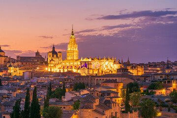 Naklejka premium Catedral de Toledo al Atardecer desde el Cerro de Bú, España
