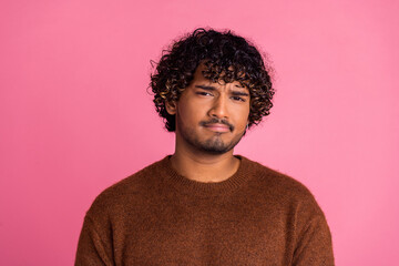 Obraz premium Photo of minded handsome nice man wear trendy brown clothes hmm isolated on pink color background