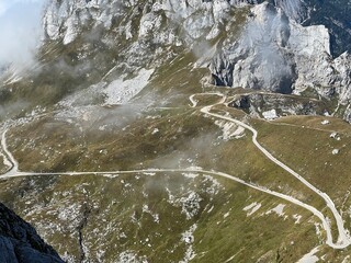 Mountain pass Mangart saddle in the Julian Alps, Strmec na Predelu (Triglav National Park, Slovenia) - Gebirgspass Mangart-Sattel in den Julischen Alpen (Triglav-Nationalpark, Slowenien)
