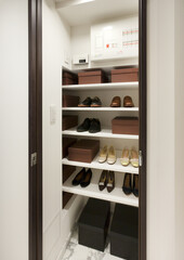 ウォークイン玄関収納と配電盤（ブレーカー）、無線LAN