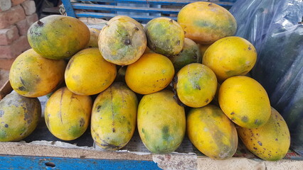 mango fruit in the market fruit, food, fresh, pear, green, healthy, market, ripe, yellow, sweet, apple, organic, natural, diet, mango, nature, delicious, juicy, pears, tropical, raw, nutrition, vegeta