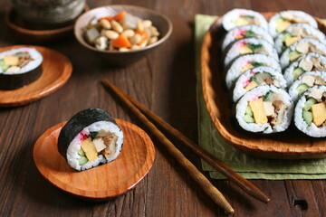 和食　一般的な家庭の巻き寿司　Japanese Food: Sushi rolls of a typical Japanese household