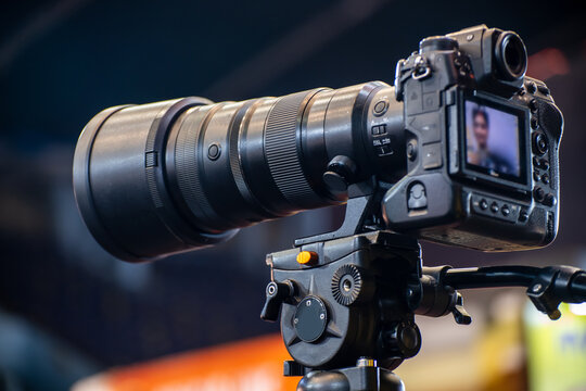 Fototapeta Close-up of a photographer using telephoto lens to captured a moment