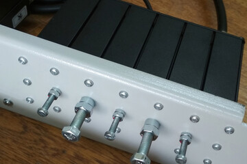 Two-way field comminications radio duplexer