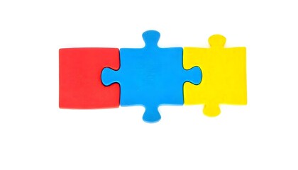 Obraz premium Interlocking puzzle pieces representing partnership, diversity and connection isolated on a white background
