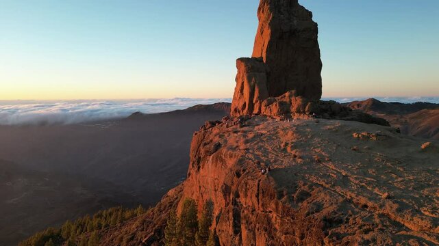 Cinematic Flight Around Roque Nublo in Gran Canaria: Sunset Colors in a Majestic Landscape.