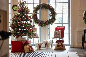 decorated Christmas tree in red with presents under the tree in the living room