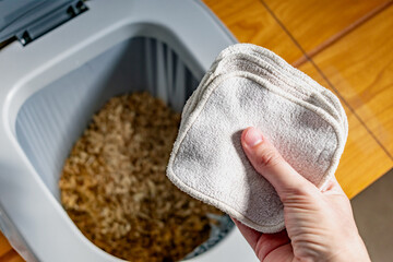Dry toilet and washable wipe, water saving, compostable, wood chips, eco friendly gesture, durable...