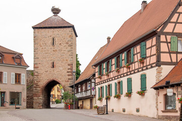 Porte d'Ebersheim du XIVe siècle à Dambach-la-ville, vue de l'ouest