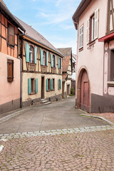 Route vers le centre-ville de Dambach-la-Ville en Alsace