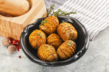 Baked baby potato with thyme