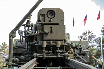 old weapon is an artillery cannon in the war in Ukraine Without soldiers