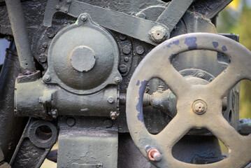 old weapon is an artillery cannon in the war in Ukraine Without soldiers