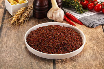 Red raw dry rice gor cooking