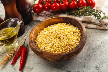 Dry raw wheat pasta - ptitim